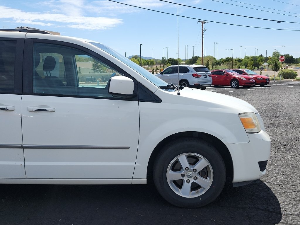 Used 2010 Stone White Clearcoat Dodge SXT image 10