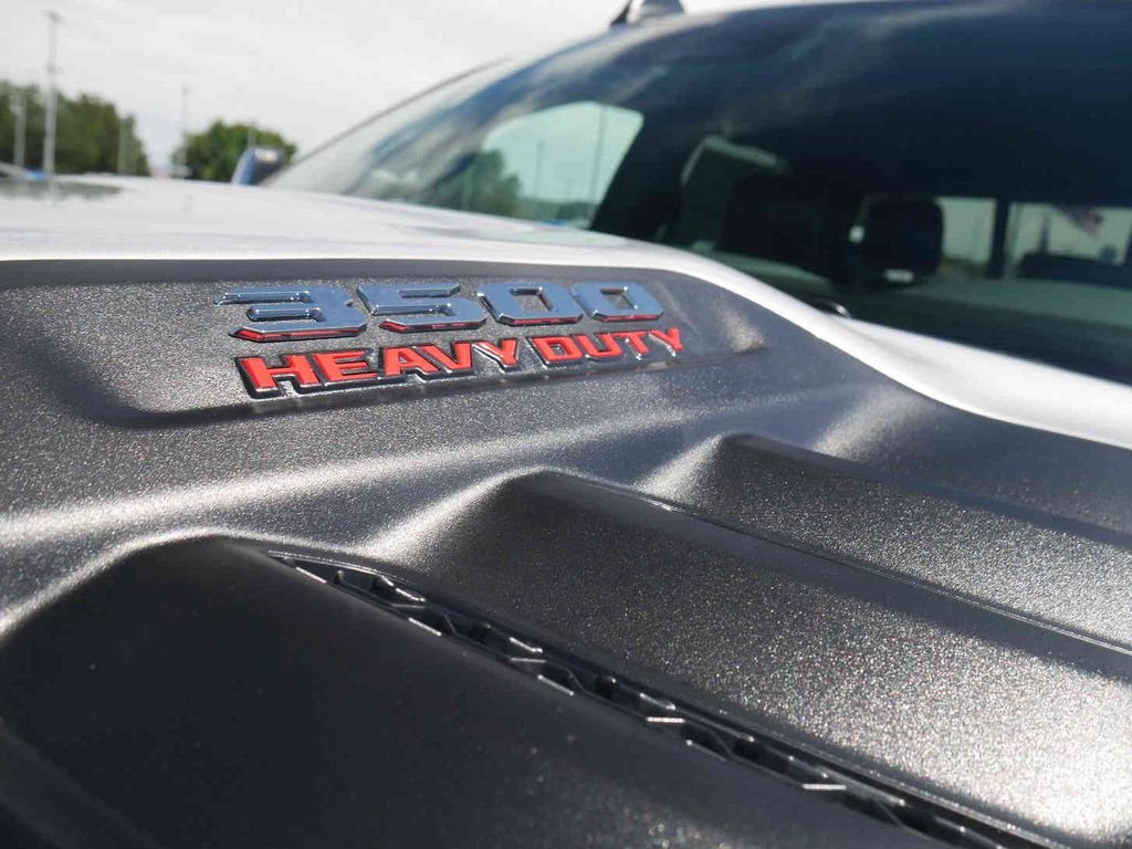 New 2026 Silver-Zynith Exterior Paint RAM LARAMIE image 30