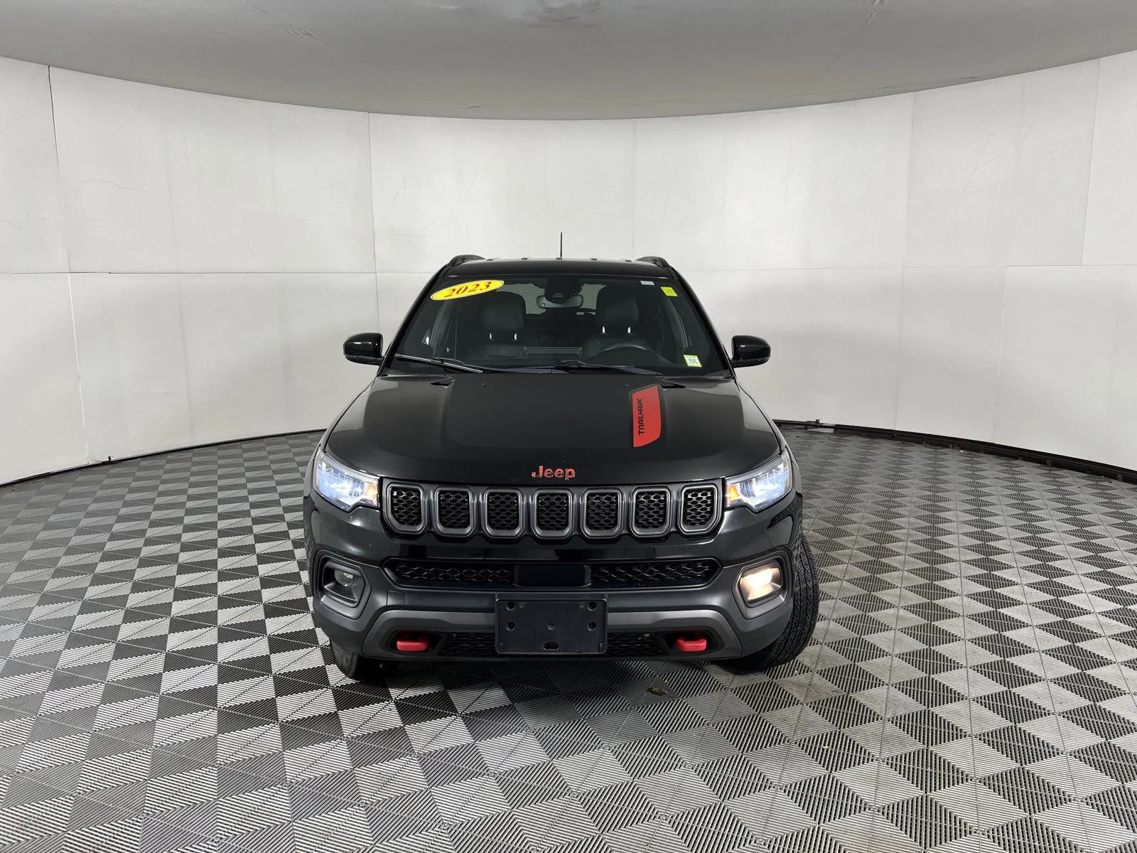 Used 2023 Diamond Black Crystal Pearlcoat Jeep Trailhawk image 19