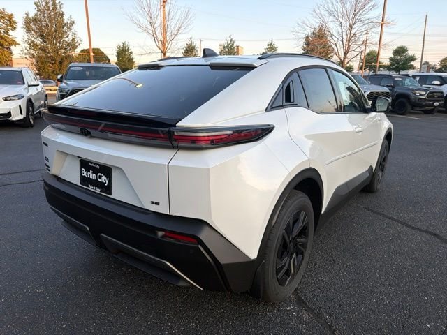 New 2026 Wind Chill Pearl <sup>1</sup> Toyota  SE image 7