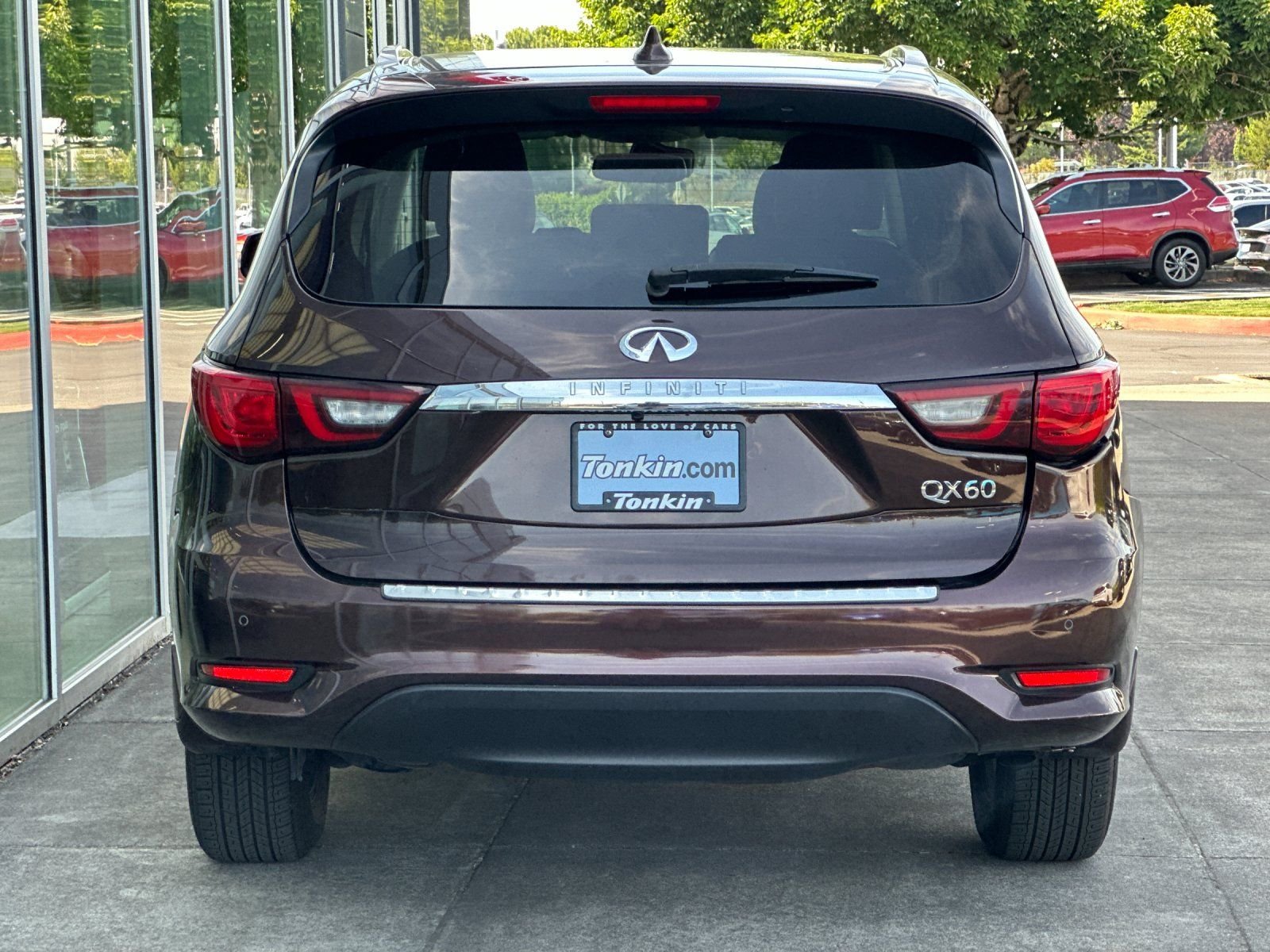 Used 2019 Mocha Almond INFINITI LUXE image 4