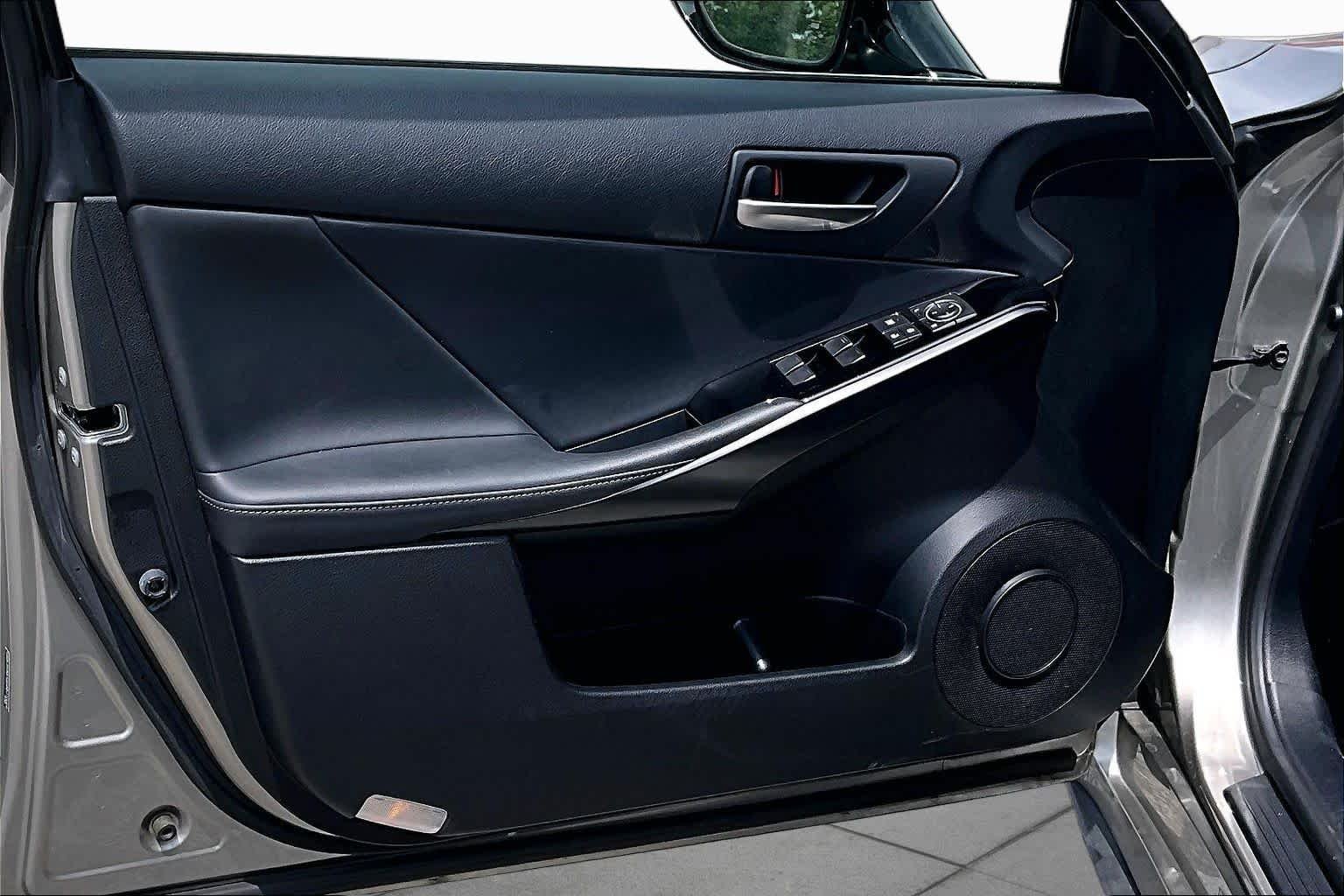 Used 2021 Atomic Silver Lexus  image 43