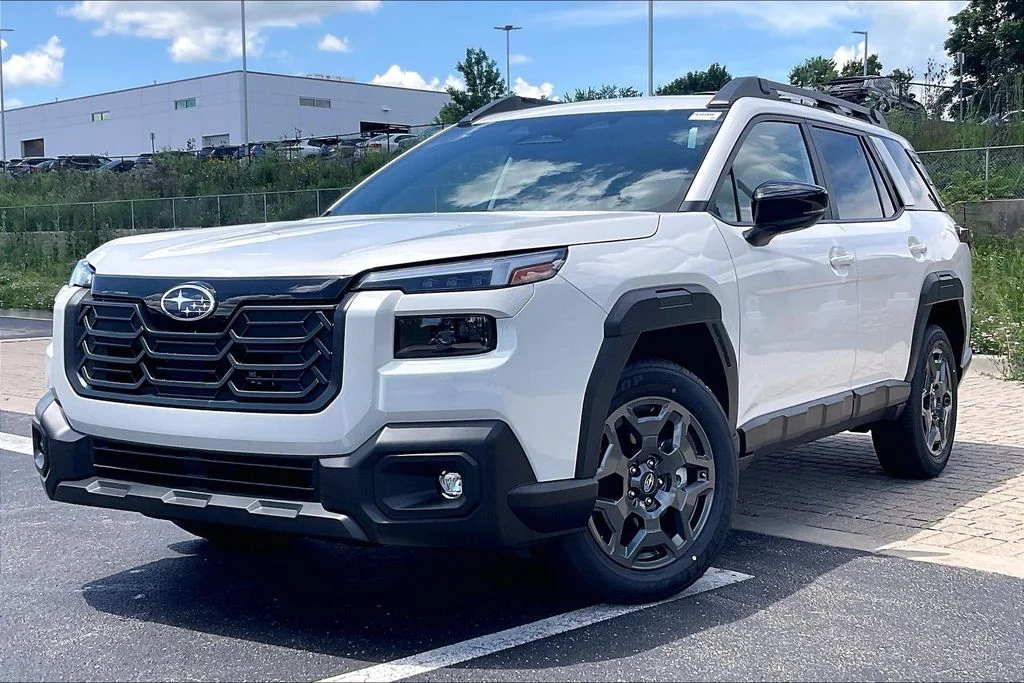 New 2026 CRYSTAL WHITE PEARL Subaru Premium image 2