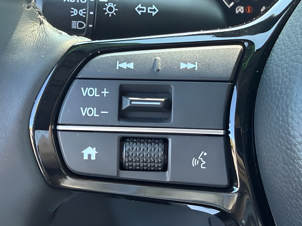 Used 2024 Silver Honda EX-L image 16