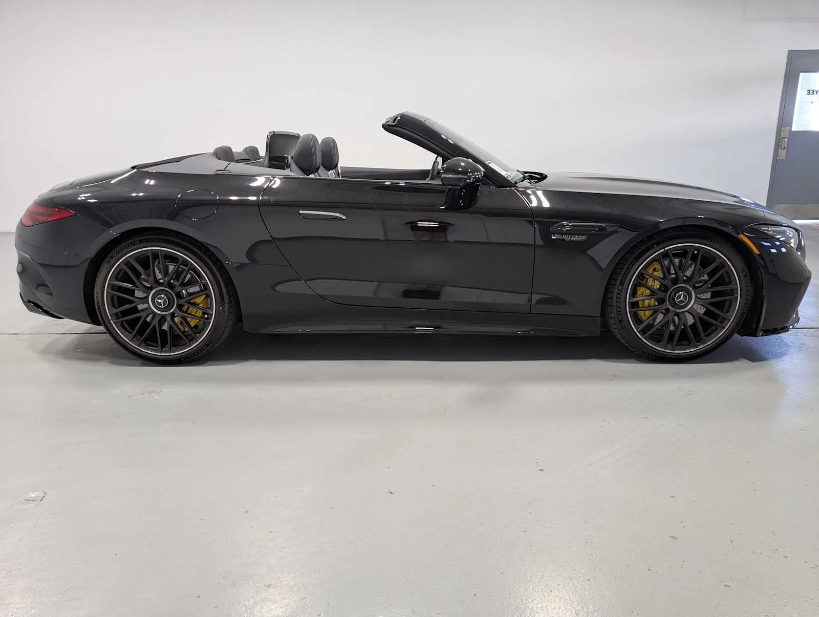 Used 2022 Obsidian Black Metallic Mercedes-Benz AMG® SL 63 image 8