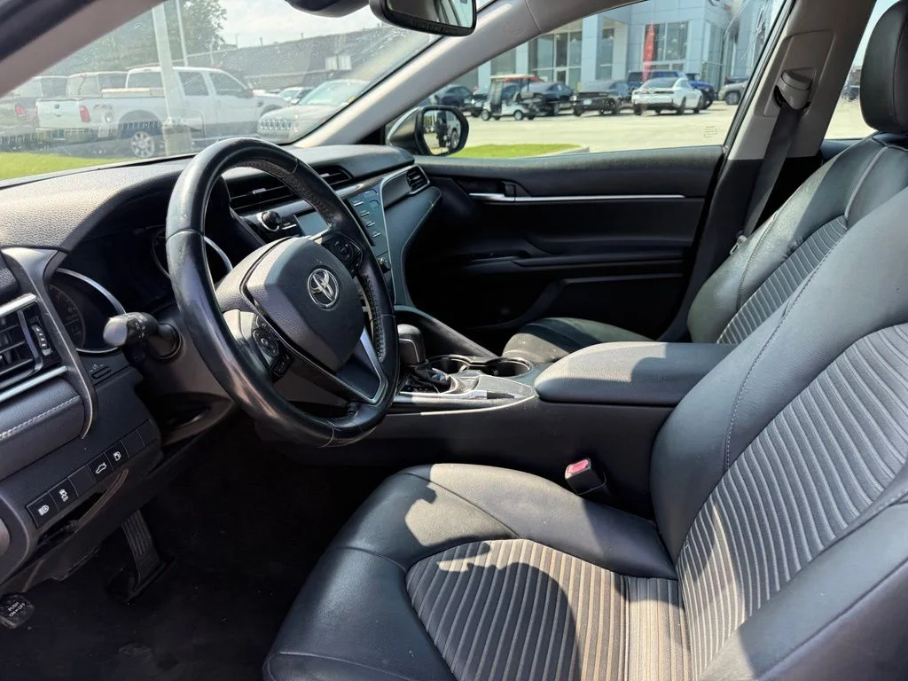 Used 2018 Gray Toyota SE image 4