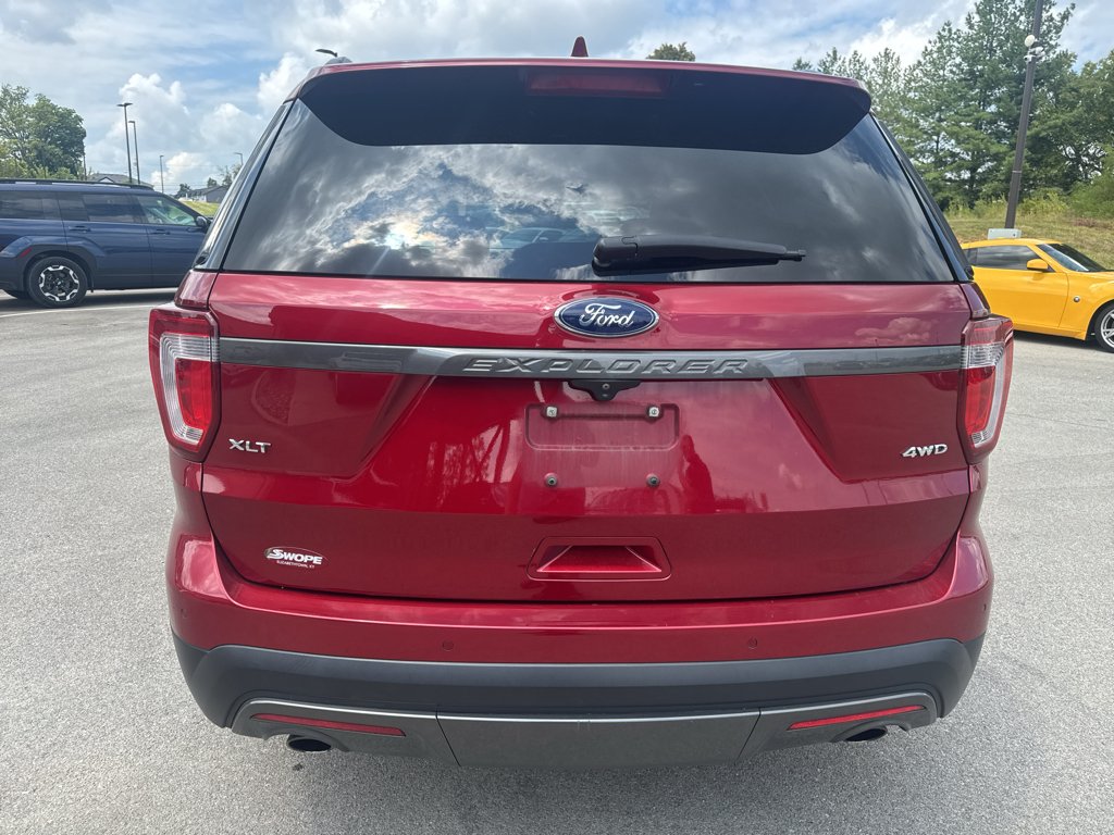 Used 2017 Ruby Red Metallic Tinted Clearcoat Ford XLT image 4