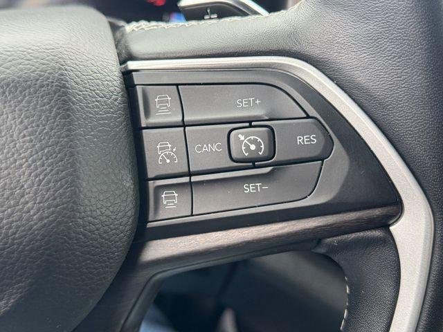Used 2022 Bright White Clearcoat Jeep Limited image 23