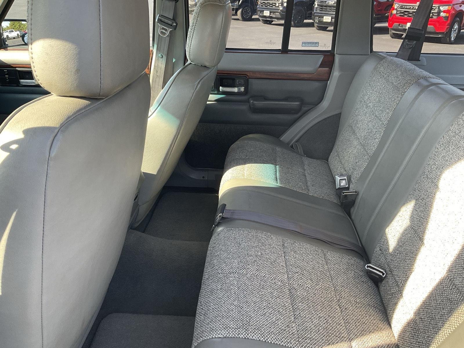 Used 1995  Jeep Country image 10