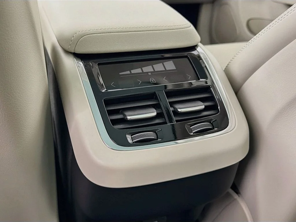 2026 Volvo XC60 Ultra - Photo 27