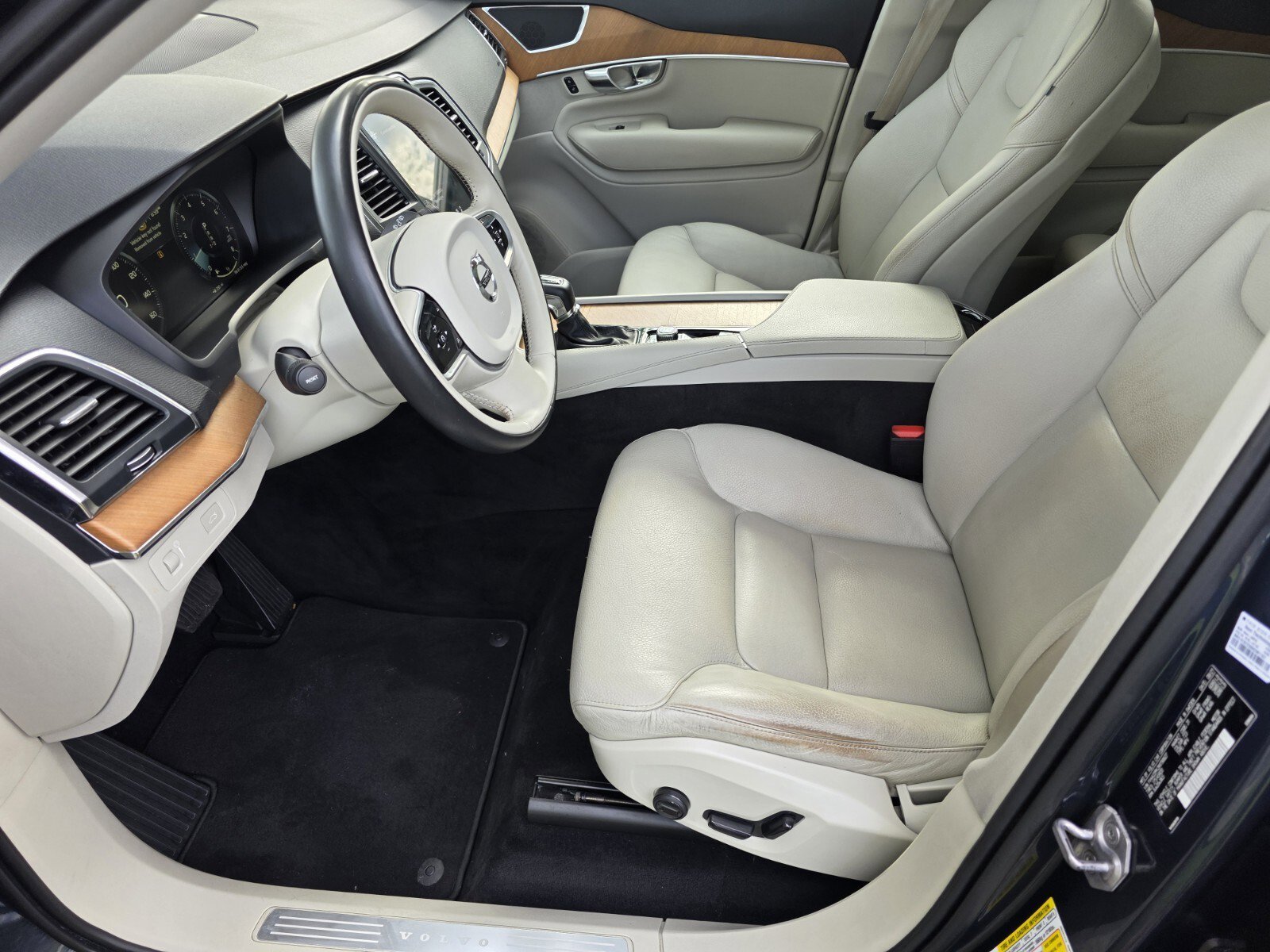 Used 2022 Denim Blue Metallic Volvo Momentum image 10