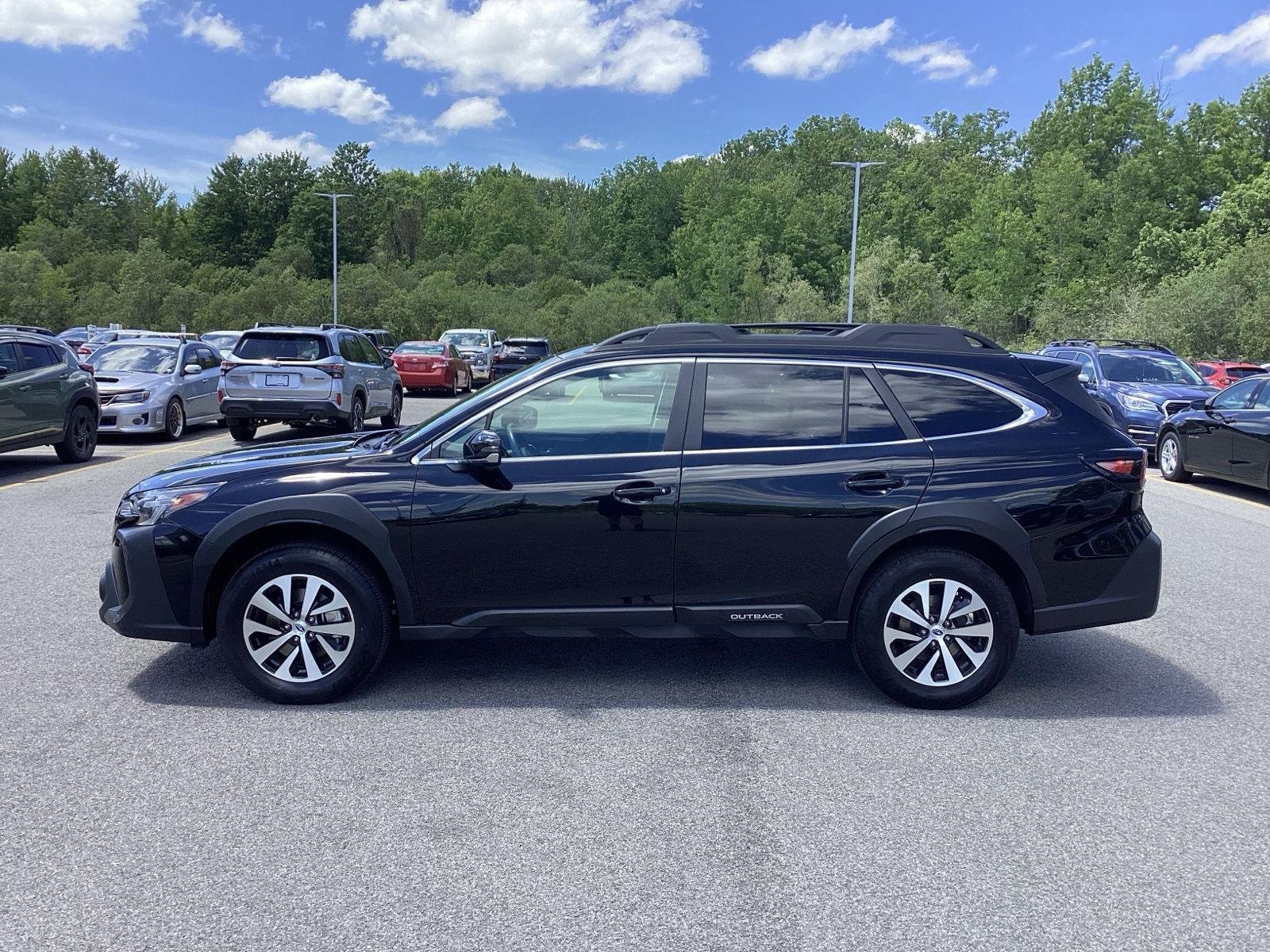 Used 2025 Crystal Black Silica Subaru Premium image 4