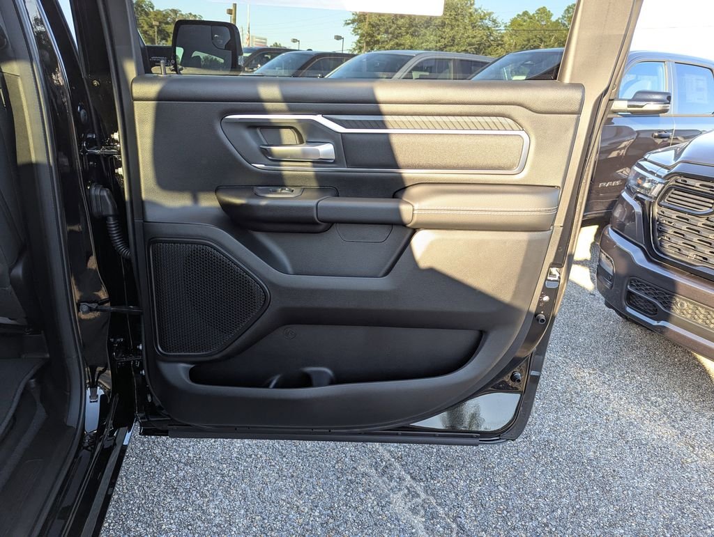 New 2026 Diamond Black Crystal Pearl-Coat Exterior Paint Ram Big Horn/Lone Star image 30