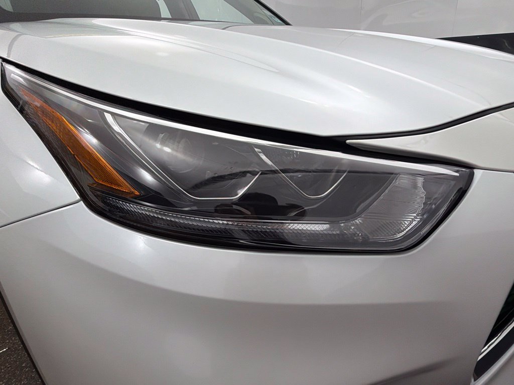 Used 2022 Beige Toyota Platinum image 37