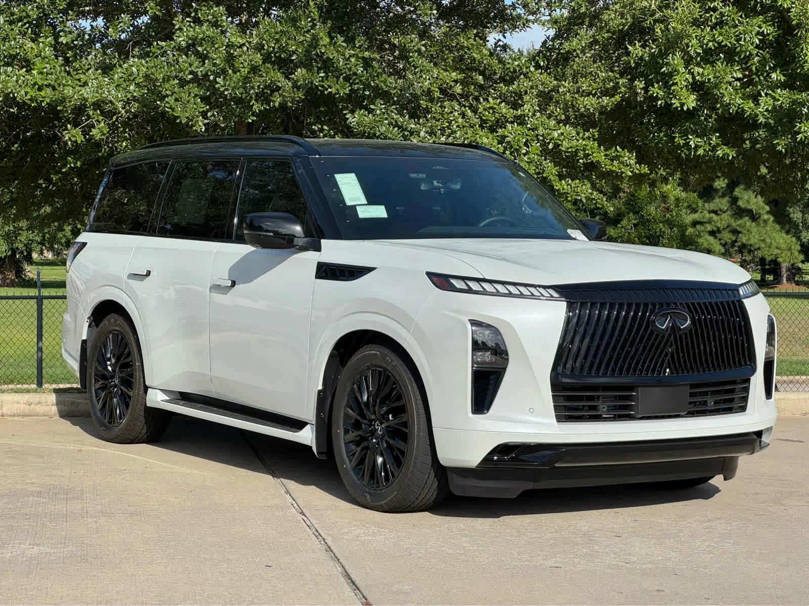 New 2027 2T RADIANT WHIT INFINITI Autograph 4WD image 2
