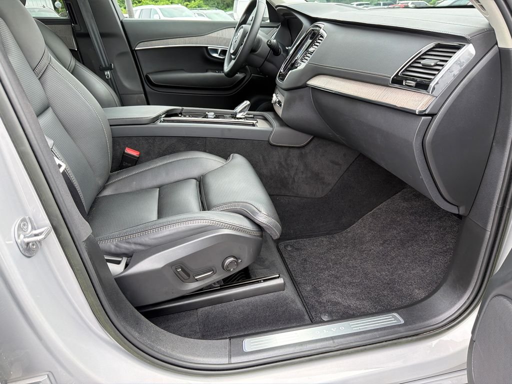Used 2023 Silver Volvo Ultimate image 13