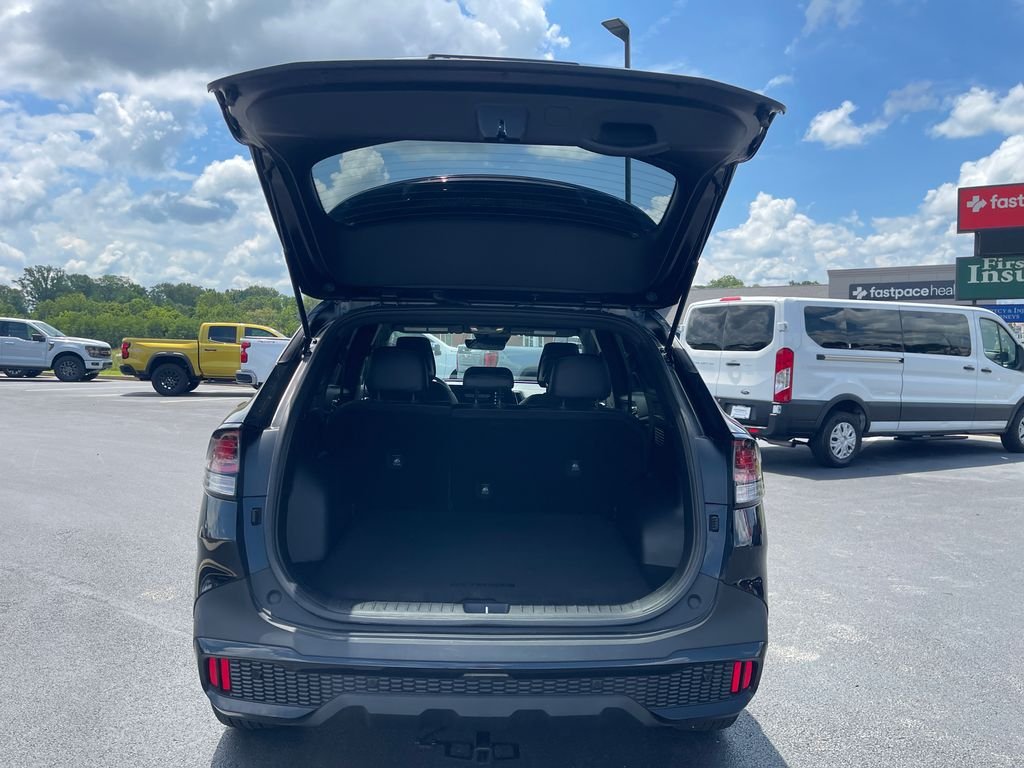 Used 2025 Black Kia X-Line image 9