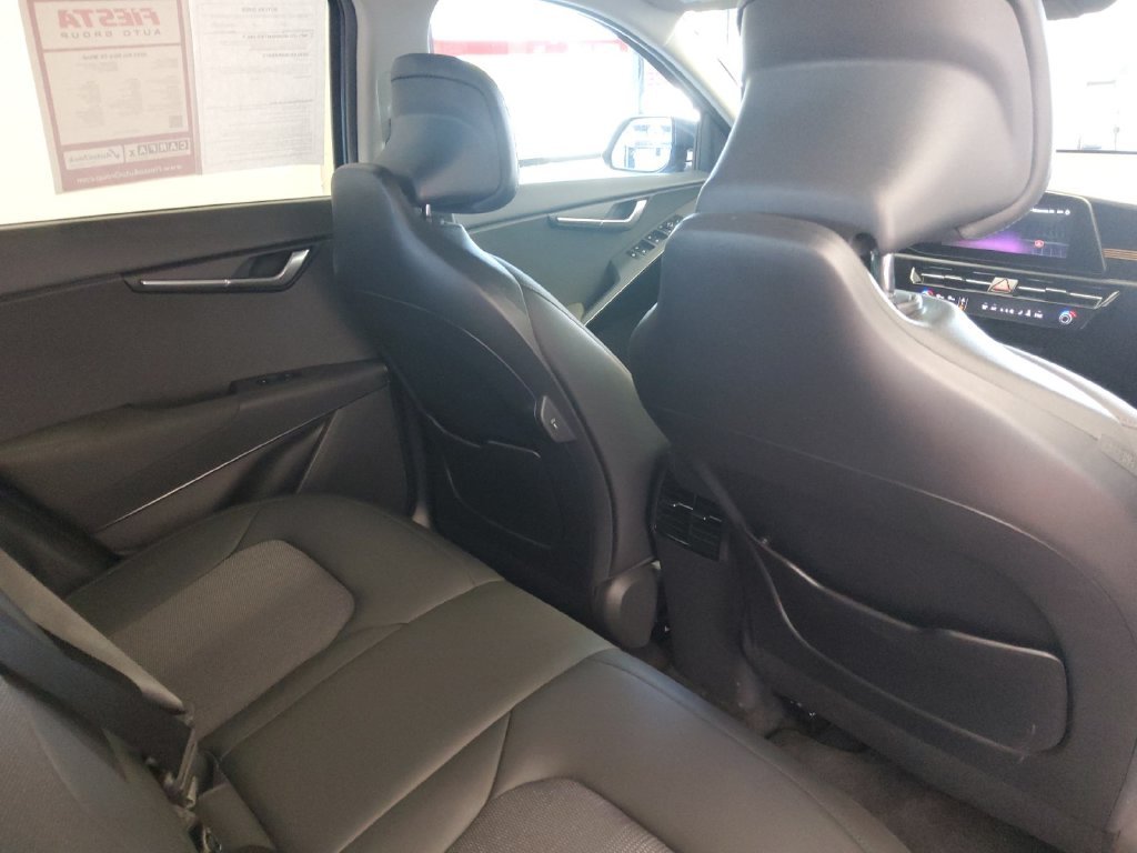 Certified Used 2025 Blue Kia Wind image 17