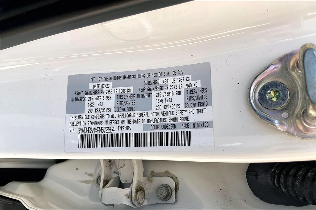 Used 2023 White Mazda 2.5 S image 33