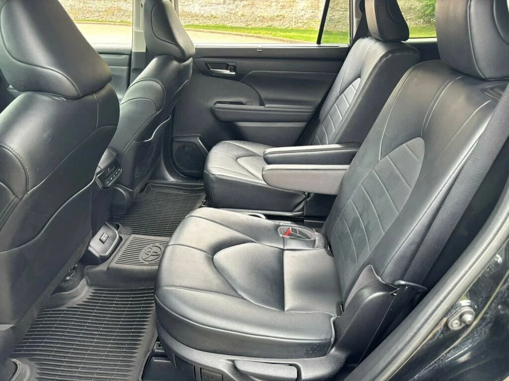 Used 2022 Black Toyota XLE image 17