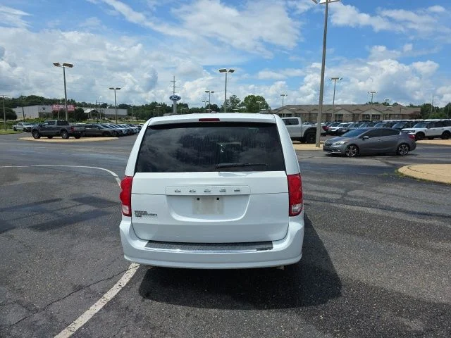 Used 2016 White Dodge SXT image 4