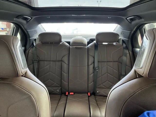 New 2024 Oxide Grey metallic BMW eDrive50 image 31