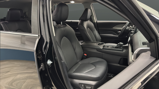 Used 2025 Midnight Black Metallic Toyota XLE image 24
