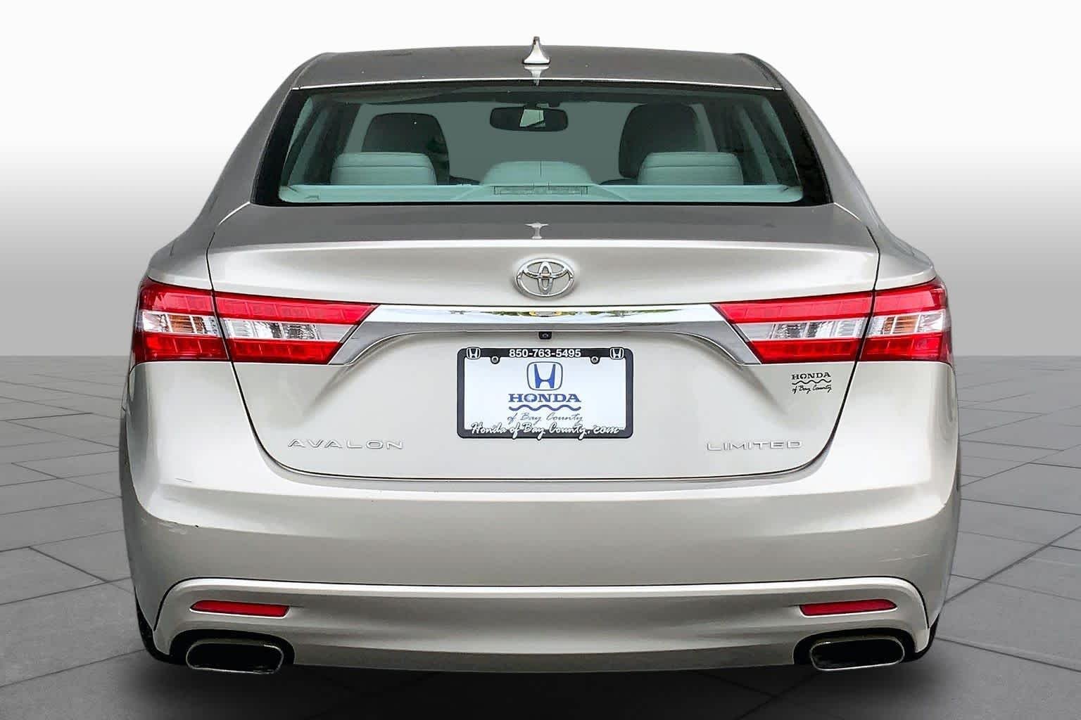 Used 2014 Creme Brulee Mica Toyota XLE image 5