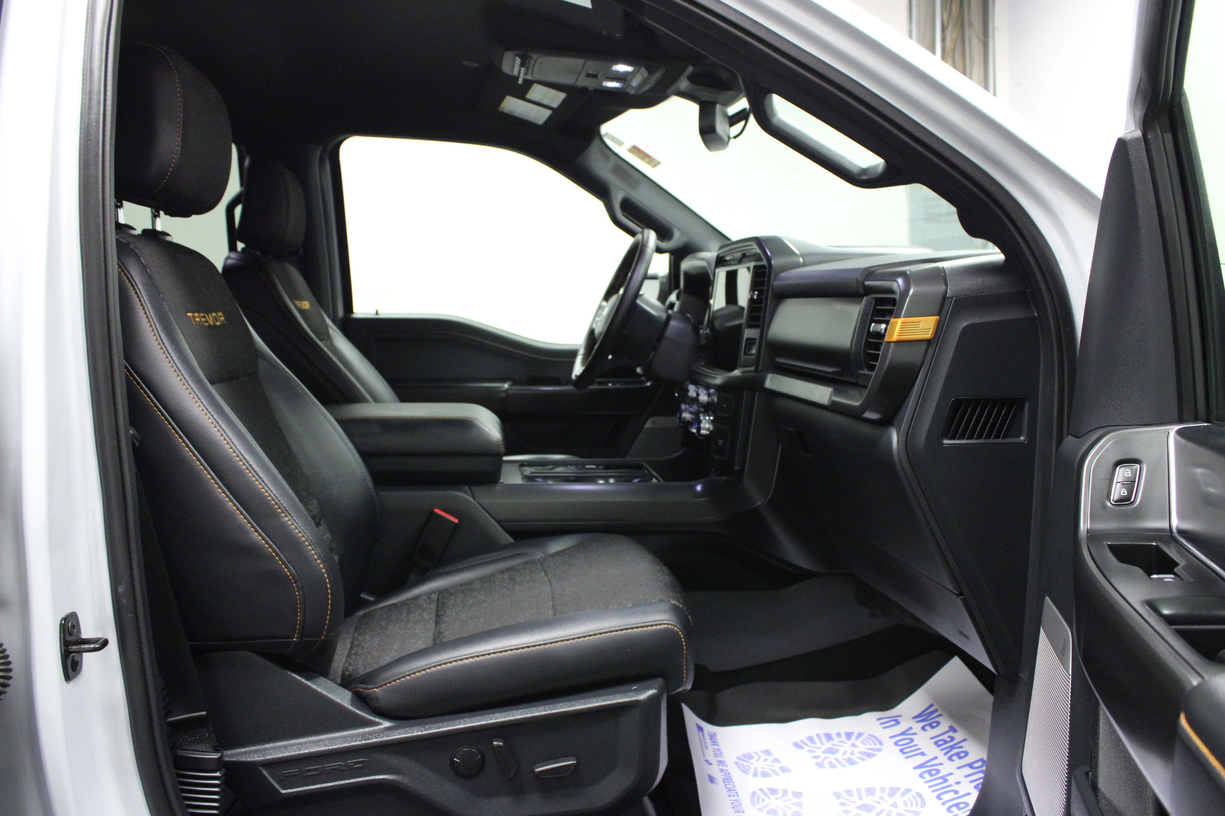 Used 2025 Oxford White Ford Tremor image 16