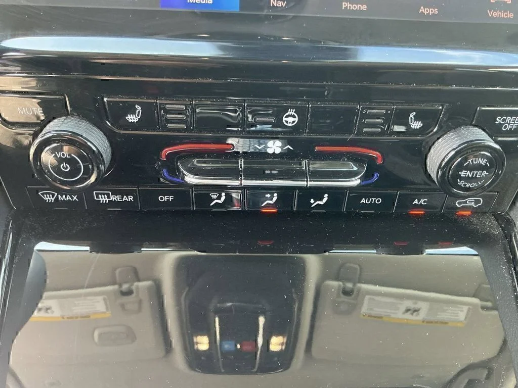 Used 2023 Metallic Jeep Limited image 17