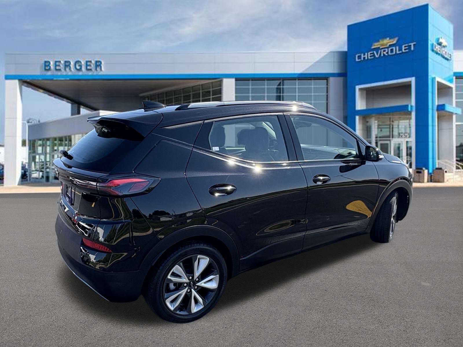 Used 2022 Chevrolet Bolt EUV LT with VIN 1G1FY6S06N4127668 for sale in Grand Rapids, MI