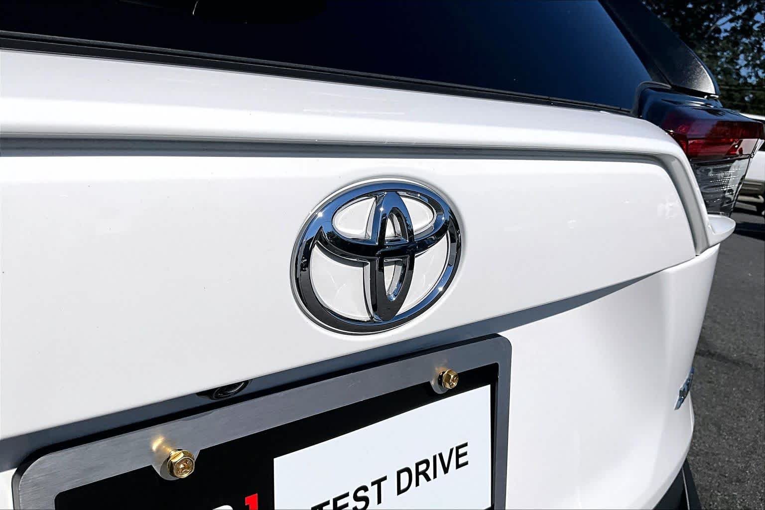 Certified Used 2023 Ice Cap Toyota XLE image 31