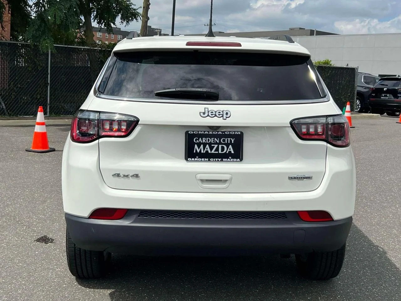 Used 2021 White Clearcoat Jeep Latitude 4x4 image 7