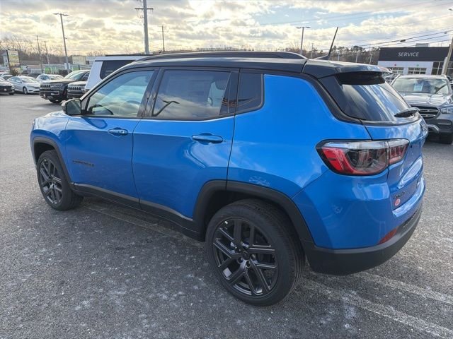 New 2026 Hydro Blue Pearl-Coat Exterior Paint Jeep Limited image 5
