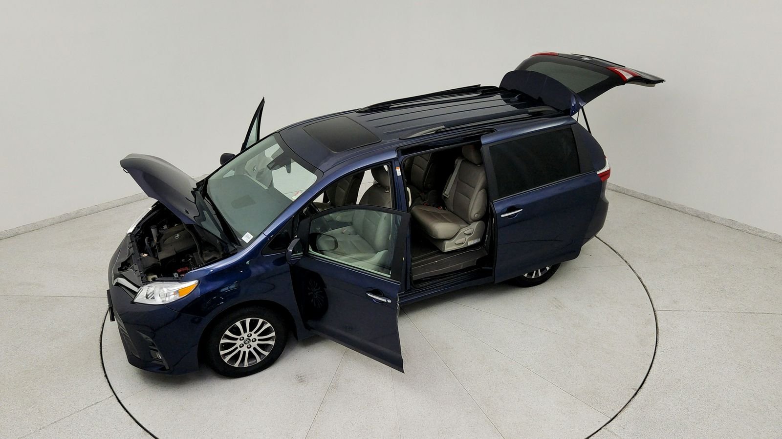 Used 2019 Beige Toyota XLE Premium image 22