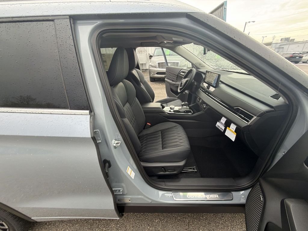 New 2026 Gray Mitsubishi SEL image 25
