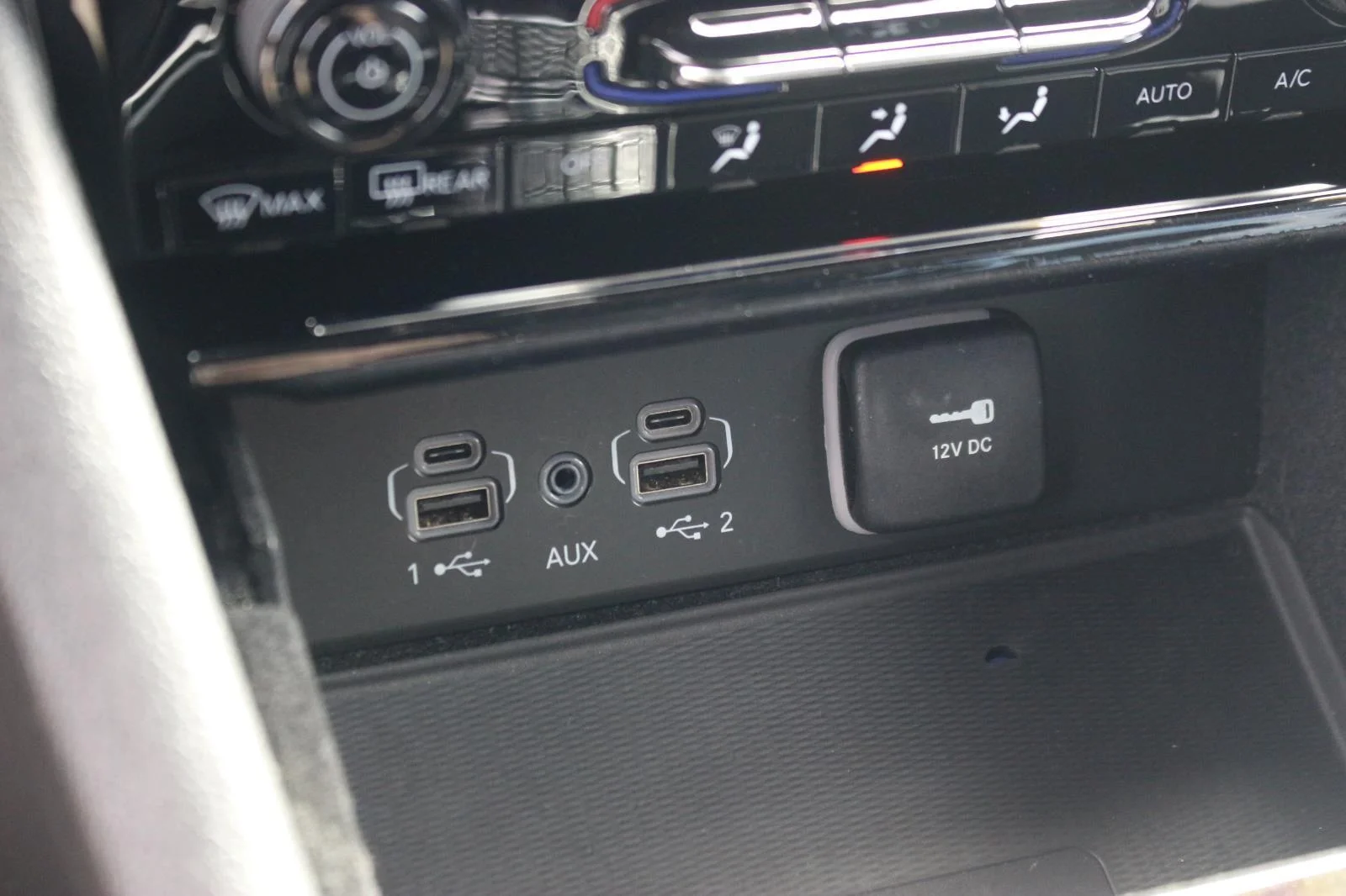 Used 2022 Gray Jeep Laredo image 27