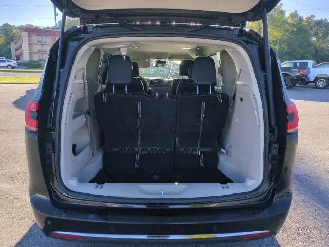 Used 2024 Black Chrysler Touring L image 30