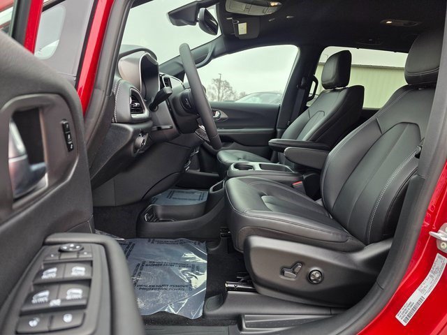 New 2026 Red Hot Pearl-Coat Exterior Paint Chrysler Select image 22