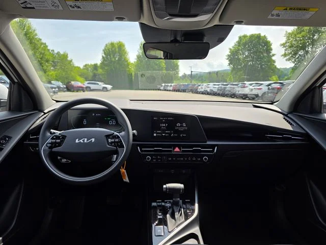 New 2026 Snow White Pearl Kia LX image 18