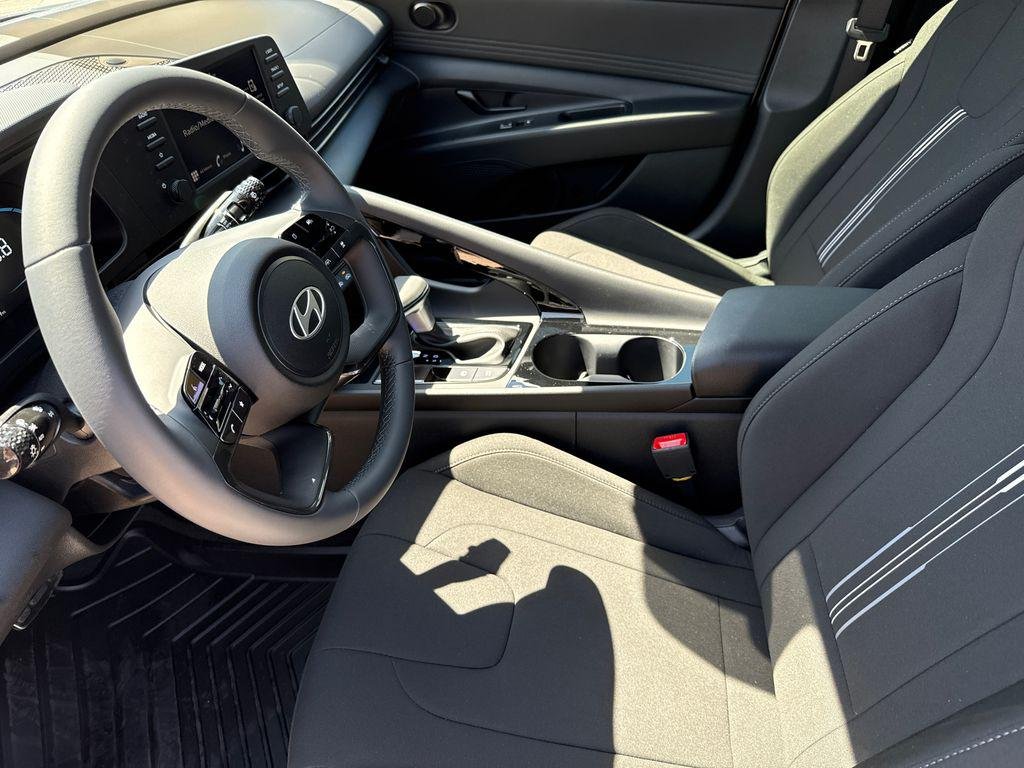New 2026 White Hyundai SEL Sport Premium image 18