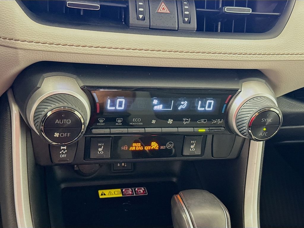 Used 2024 Wind Chill Pearl Toyota Hybrid XLE Premium image 15