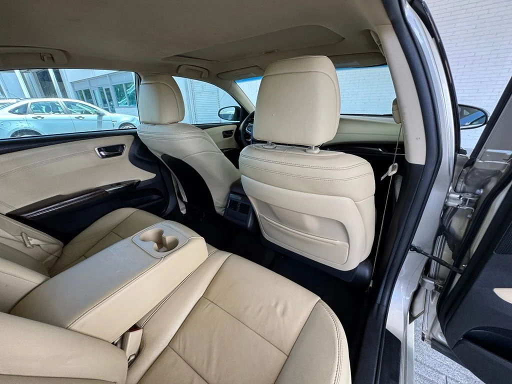 Used 2015  Toyota XLE Premium image 25