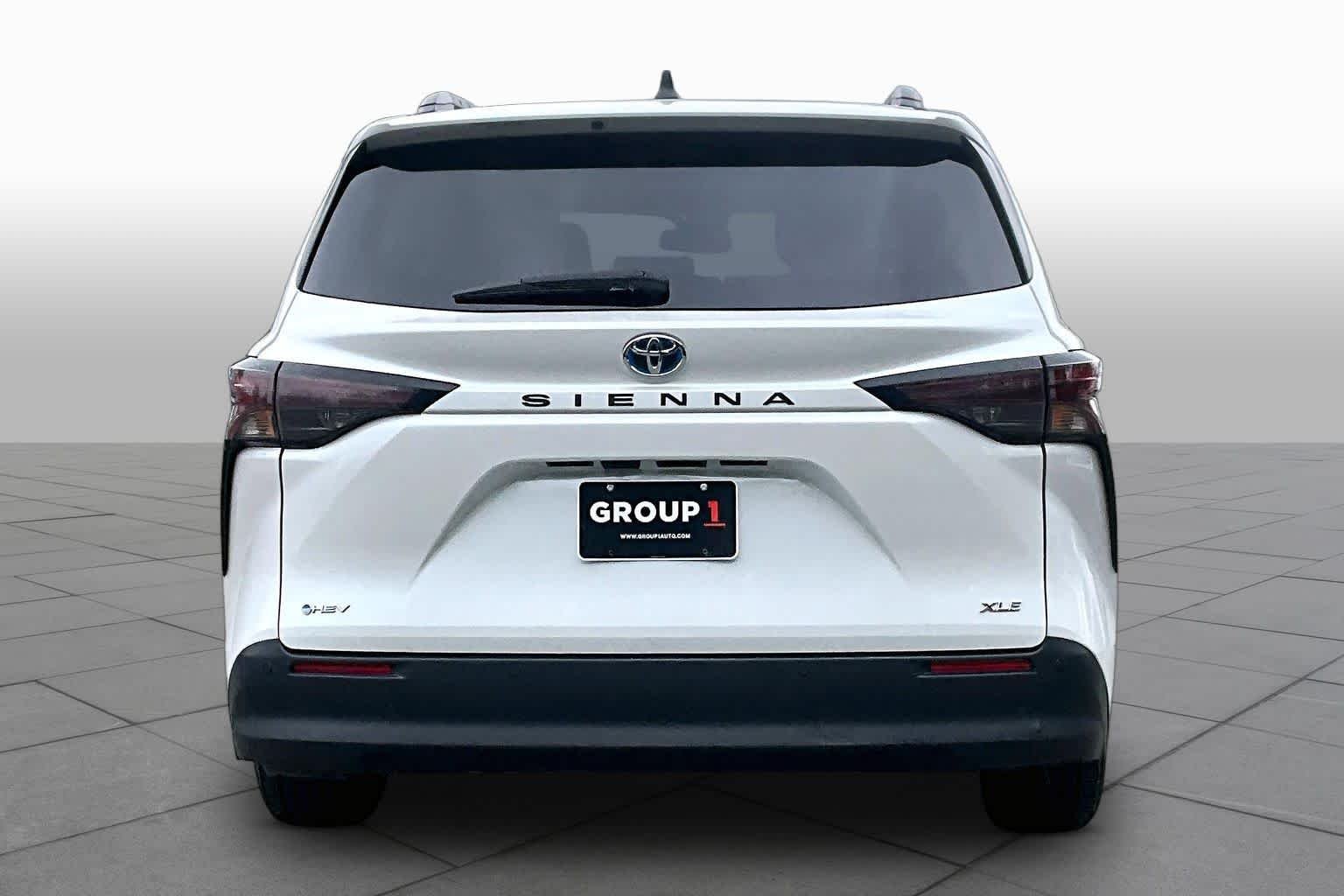 Used 2025 Wind Chill Pearl Toyota XLE image 5