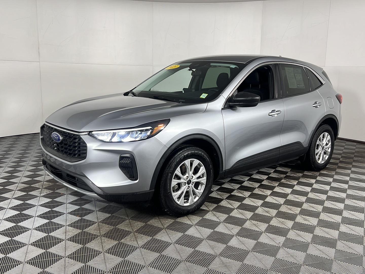 Used 2023 Iconic Silver Ford Active image 5