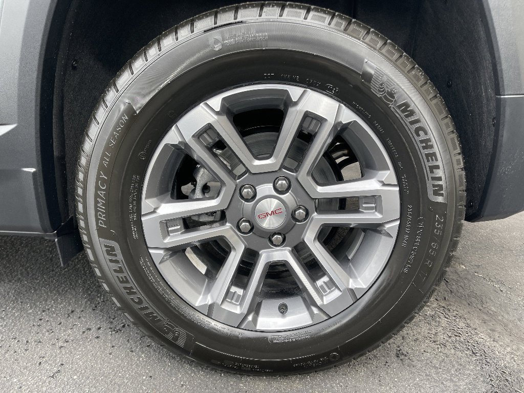 New 2026 Sterling Metallic GMC Elevation image 13