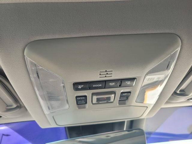Used 2020  Toyota XLE Premium image 23