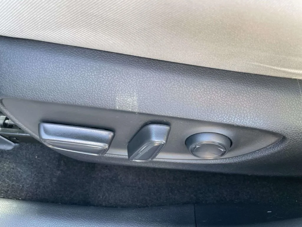Used 2021  Toyota XLE image 19
