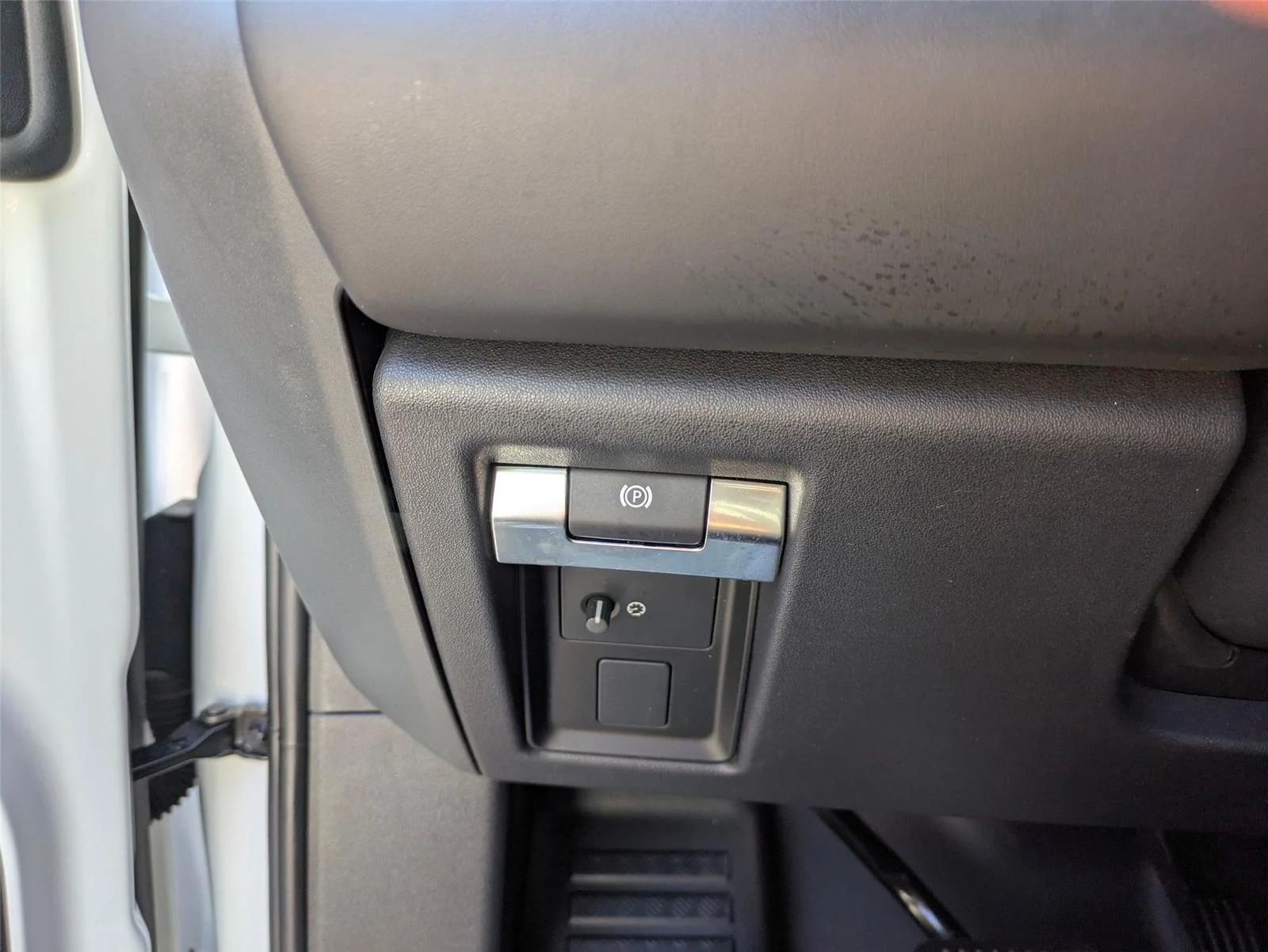 Used 2025 Fuji White Land Rover S image 16