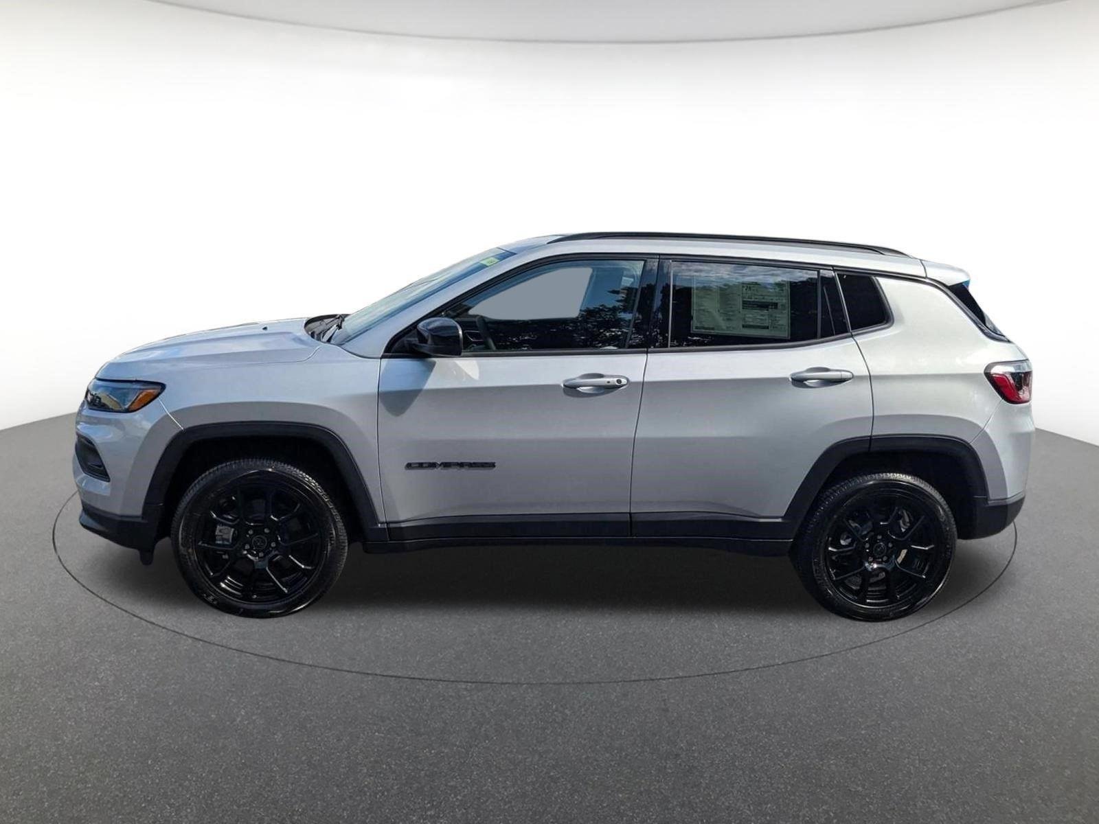 New 2026 Silver Zynith Metallic Clearcoat Jeep Latitude Altitude image 7